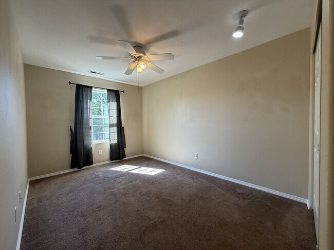 Building Photo - 5042 NE Schoeler Cir
