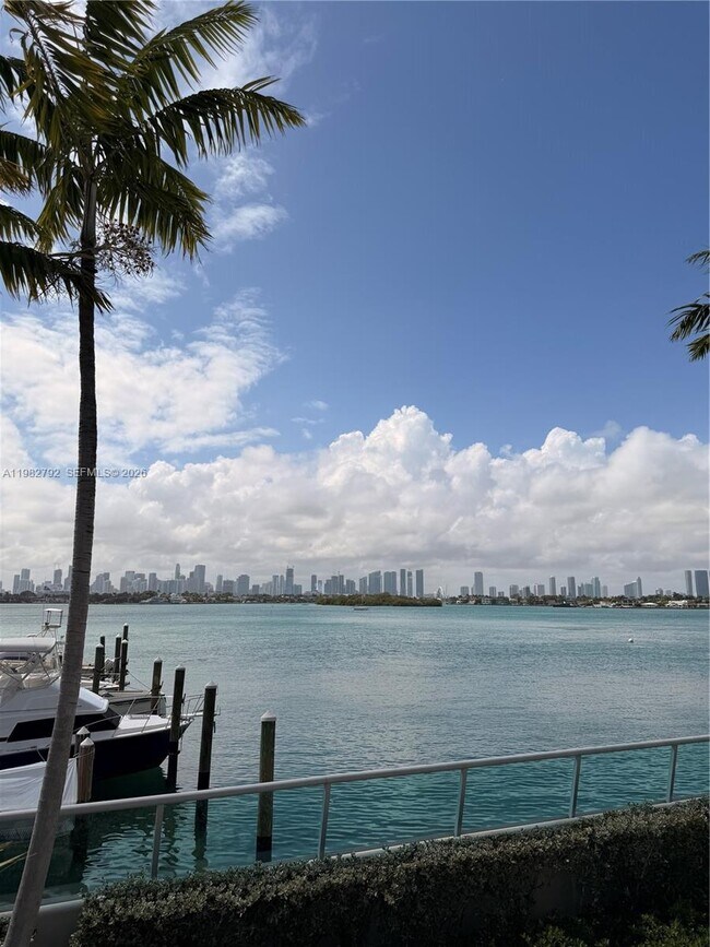 Building Photo - 1500 Bay Rd