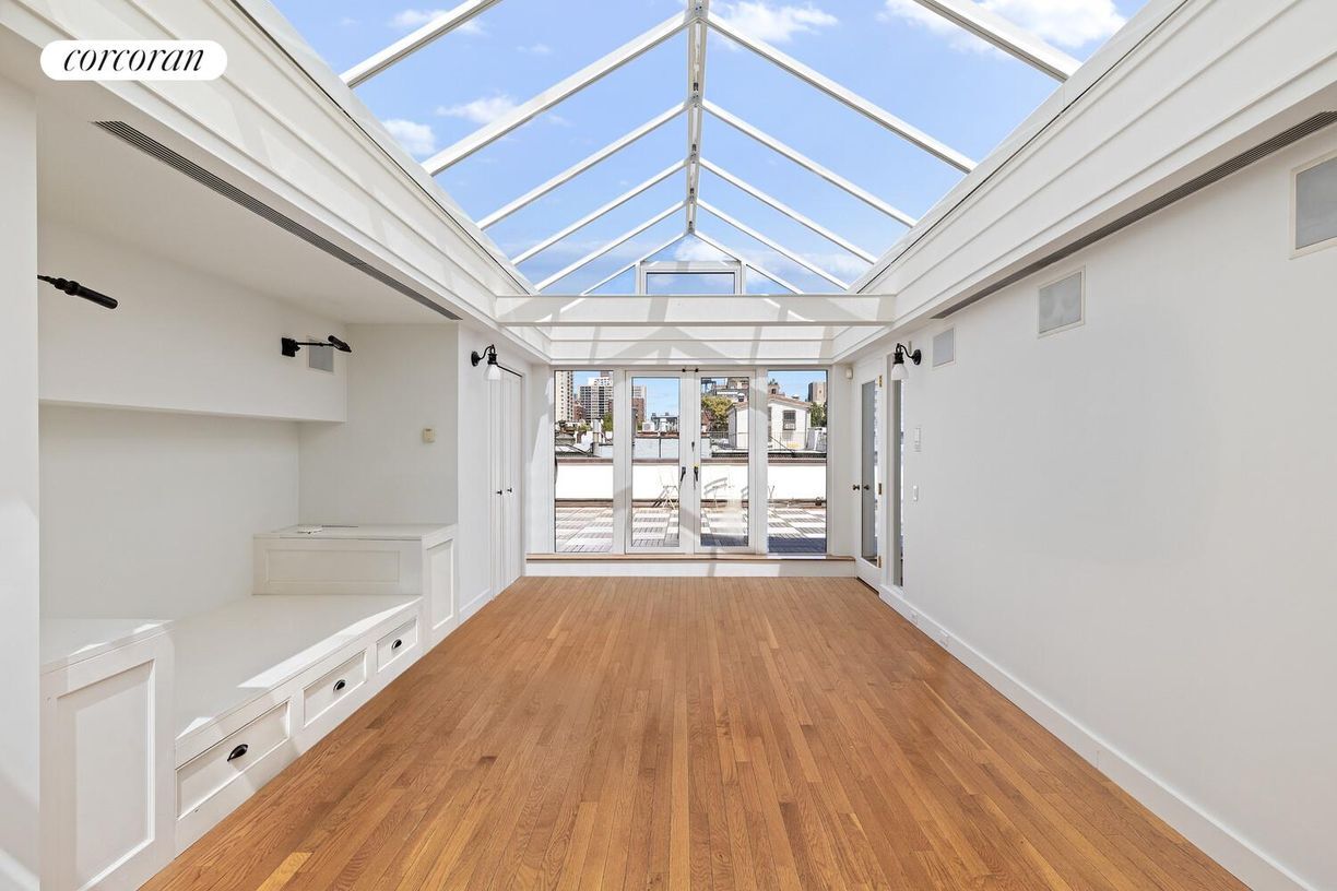 Building Photo - 37 W 87th St