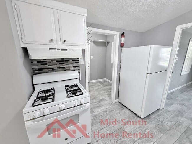 Building Photo - 1775 Colonial Hills Dr