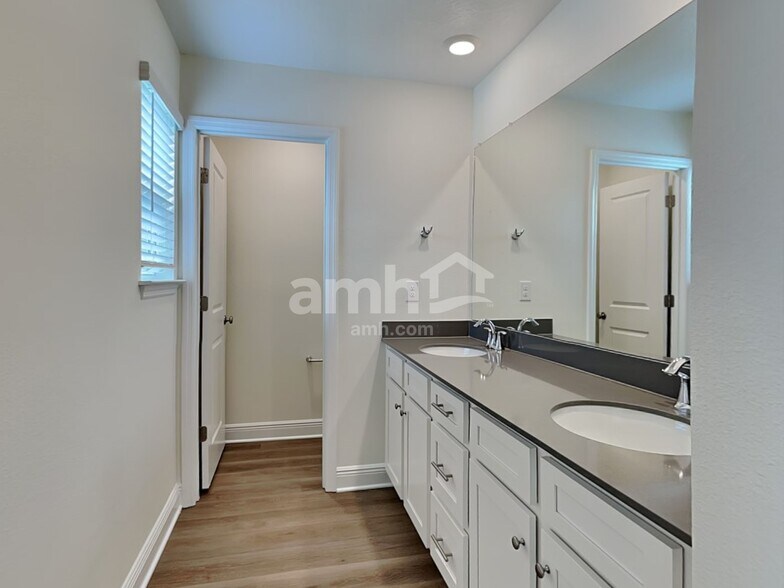 Building Photo - 27121 St Andrews Ave