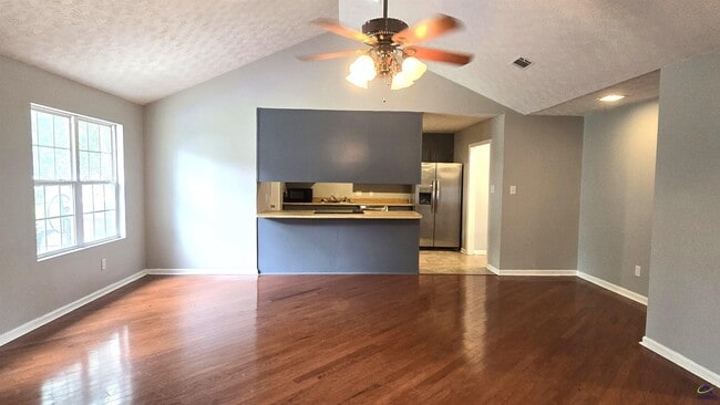 Building Photo - 102 Buckskin Dr