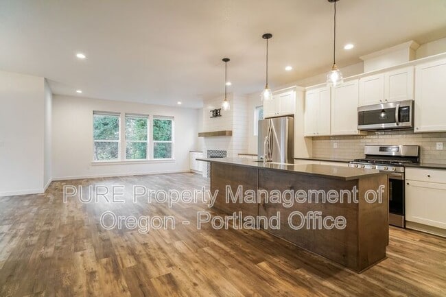 Building Photo - 995 SE Olive Way