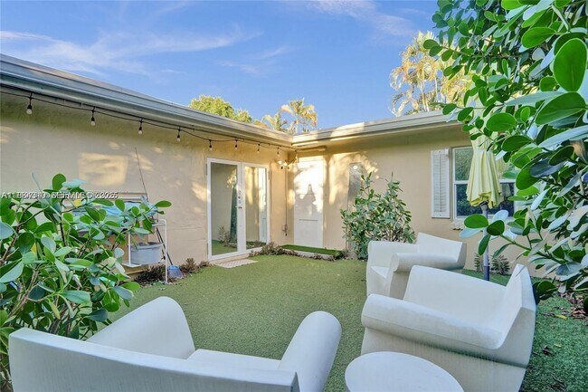 Building Photo - 620 NE 28th St