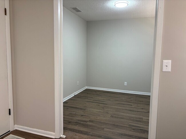 Building Photo - Q&amp;H7513/15