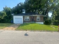 Building Photo - 6737 Kenwood Dr