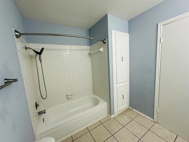 Building Photo - 9505 Fondren Rd