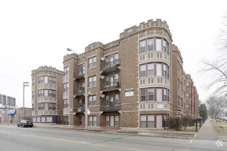 Building Photo - 735-749 N Austin Blvd