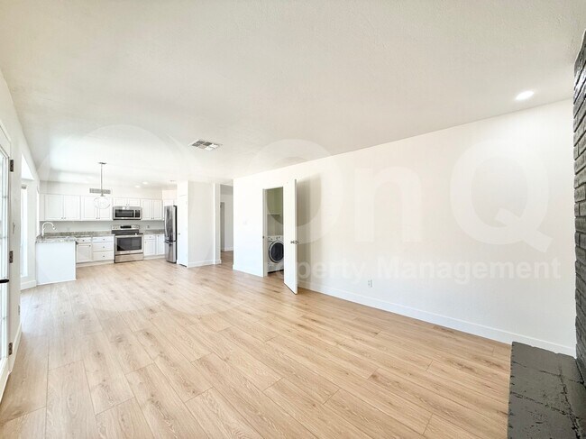 Building Photo - 1744 W Mohawk Ln