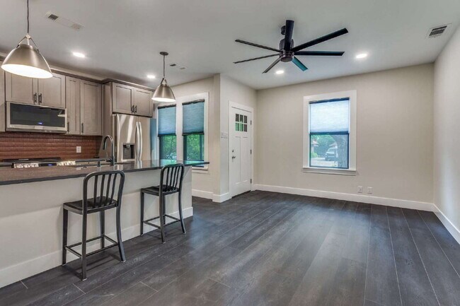 Building Photo - 2823 W Cantey St