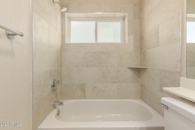 Building Photo - 3329 E Siesta Ln