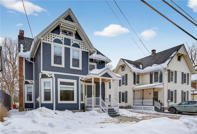 Building Photo - 38 Cedar St