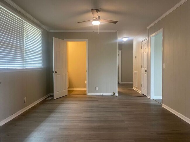 Building Photo - Renovated Brick Ranch in North Nashville