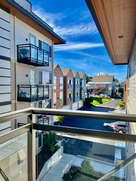 Building Photo - 2330 Yakima Ct