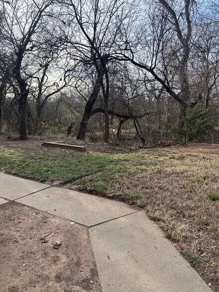 Building Photo - 11525 N Meridian Ave