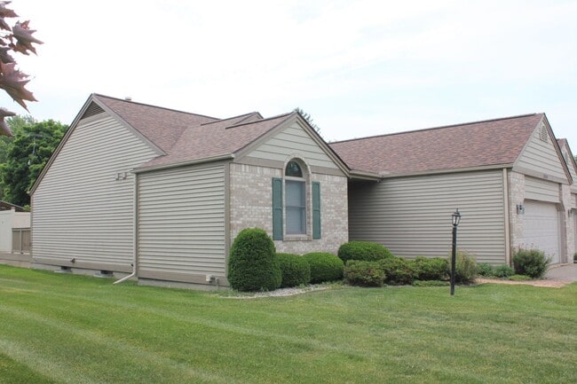 Primary Photo - Available Now!- 2 Bedroom Condo In Davison