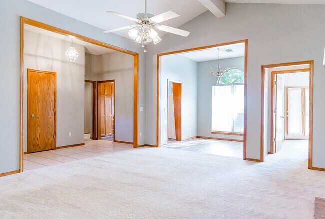 Building Photo - Waiting For You!