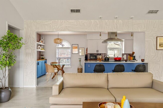 Building Photo - 9300 Meadow Vale