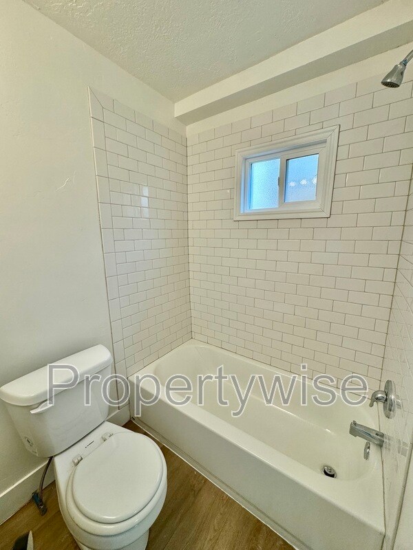 Building Photo - 420 20th St