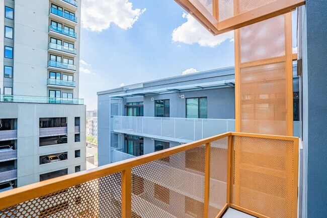 Building Photo - 333 E Roosevelt St