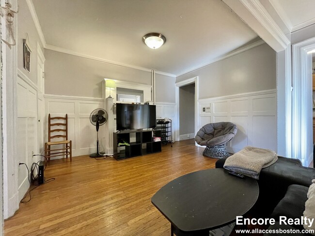 Building Photo - 448 Park Dr