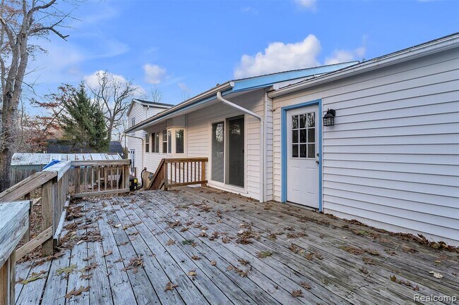 Building Photo - 8165 Leonard Dr