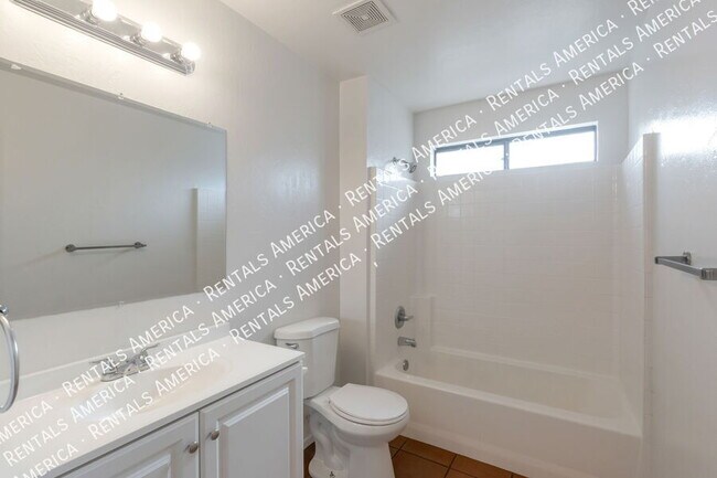 Building Photo - 1107 W Sonora St