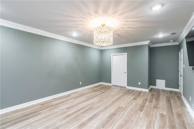 Building Photo - 656 Falls Church Rd