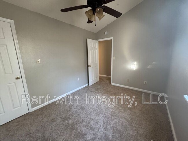 Building Photo - 2365 Parrot Ln