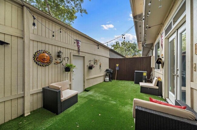 Building Photo - 15167 Kimberley Ct