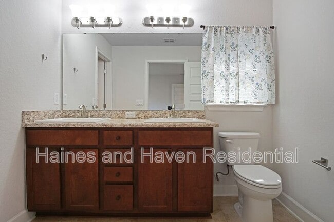 Building Photo - 1217 Forest Hill Dr