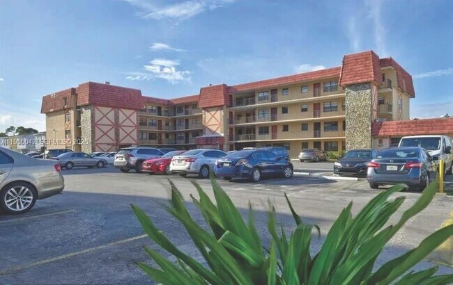 Building Photo - 1325 W 68th St