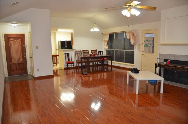 Building Photo - 1115 Faircrest Dr