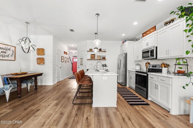 Building Photo - 406 Raven Ln