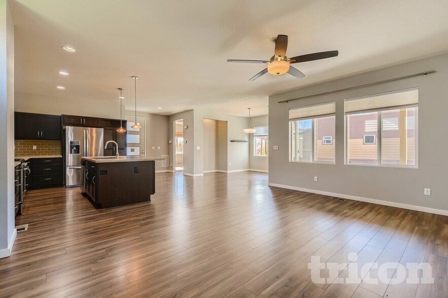 Building Photo - 10239 Southlawn Cir