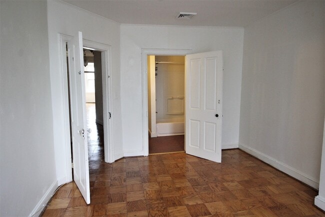 Building Photo - 1513 Bolton St