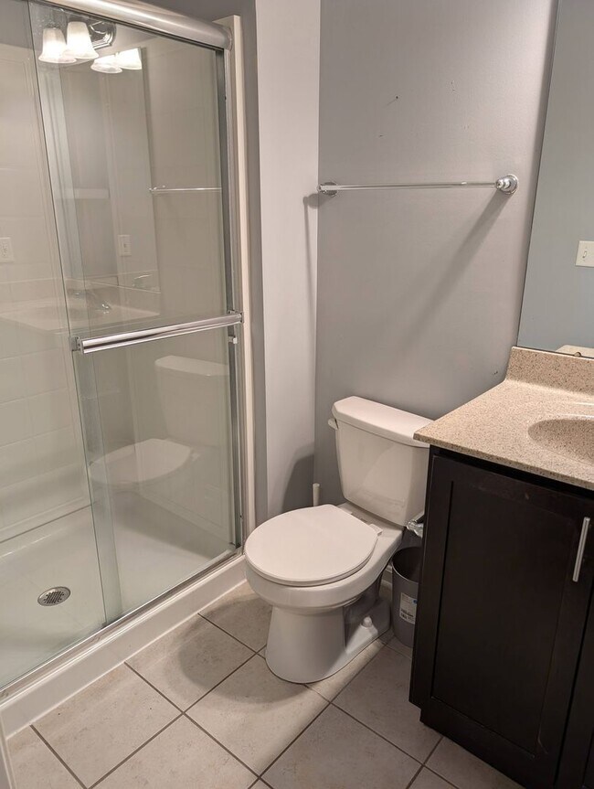 Building Photo - AVAILABLE NOW! Luxurious and Modern 3-4 Bedroom / 3.5 Bath Townhome in the Twin Lakes Community!