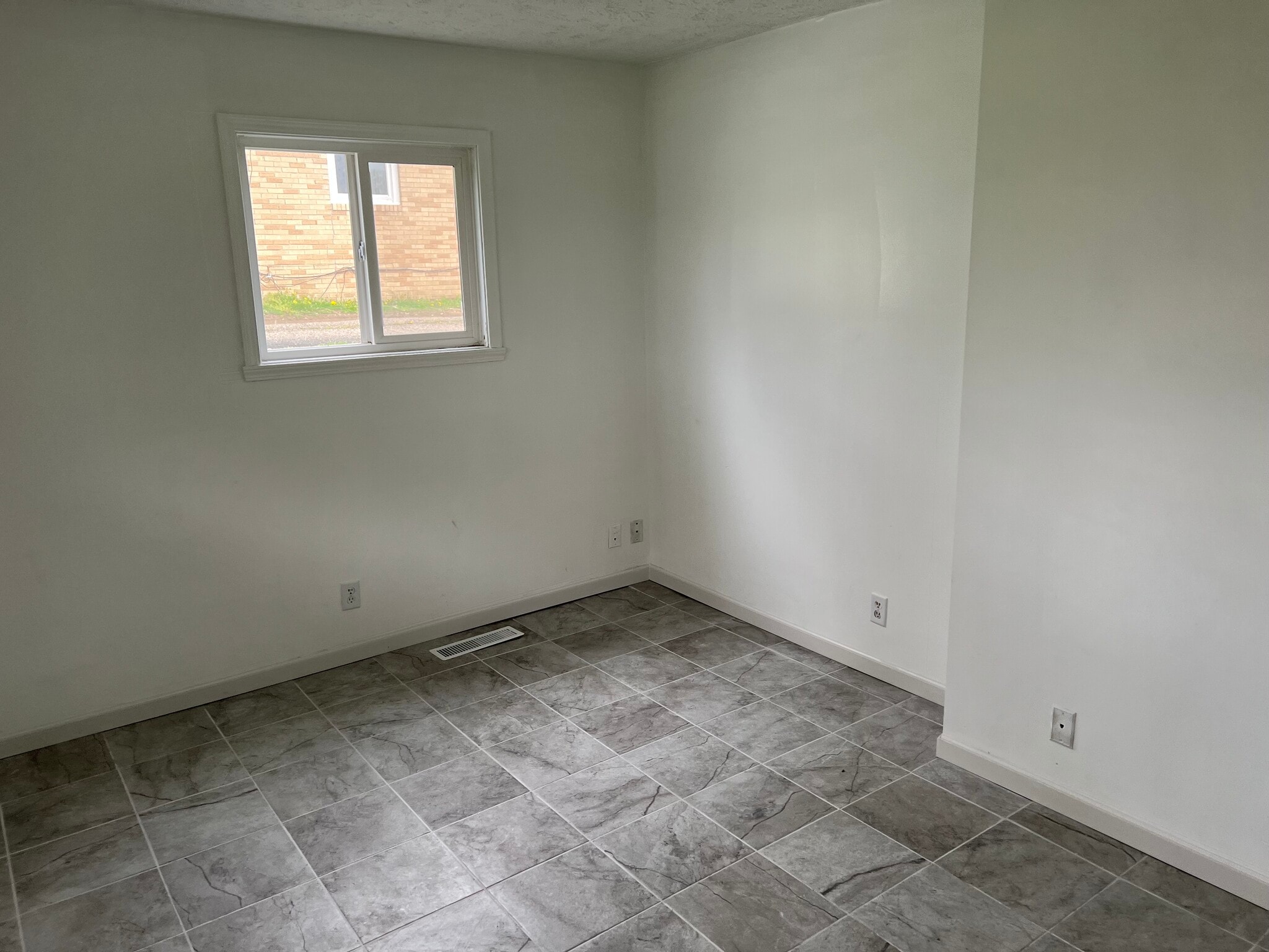 Bedroom - 7520 Portage St NW