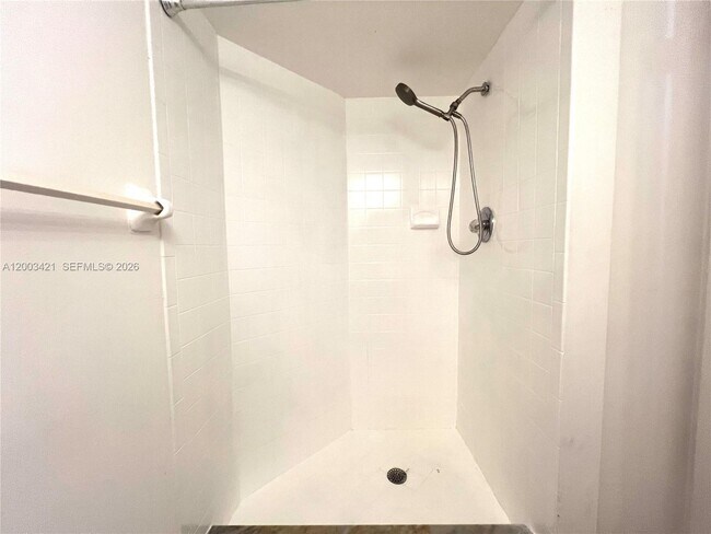 Building Photo - 210 Lake Pointe Dr