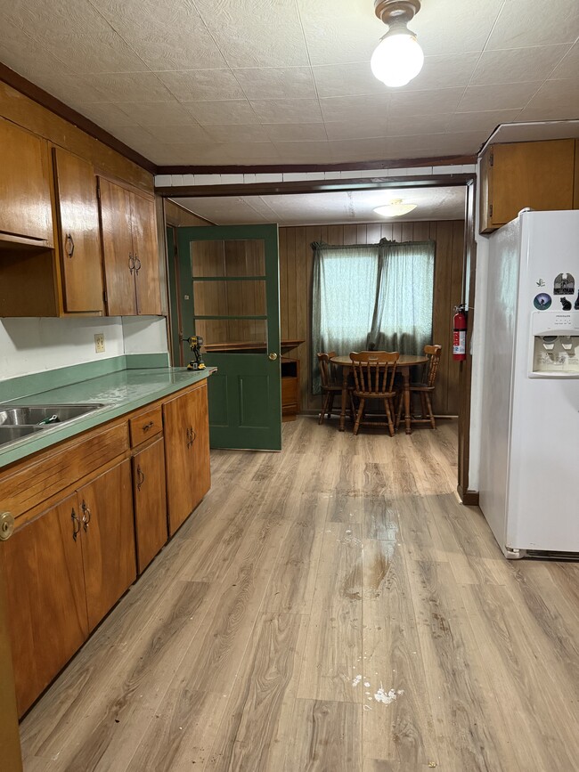 Building Photo - 355 Locust St