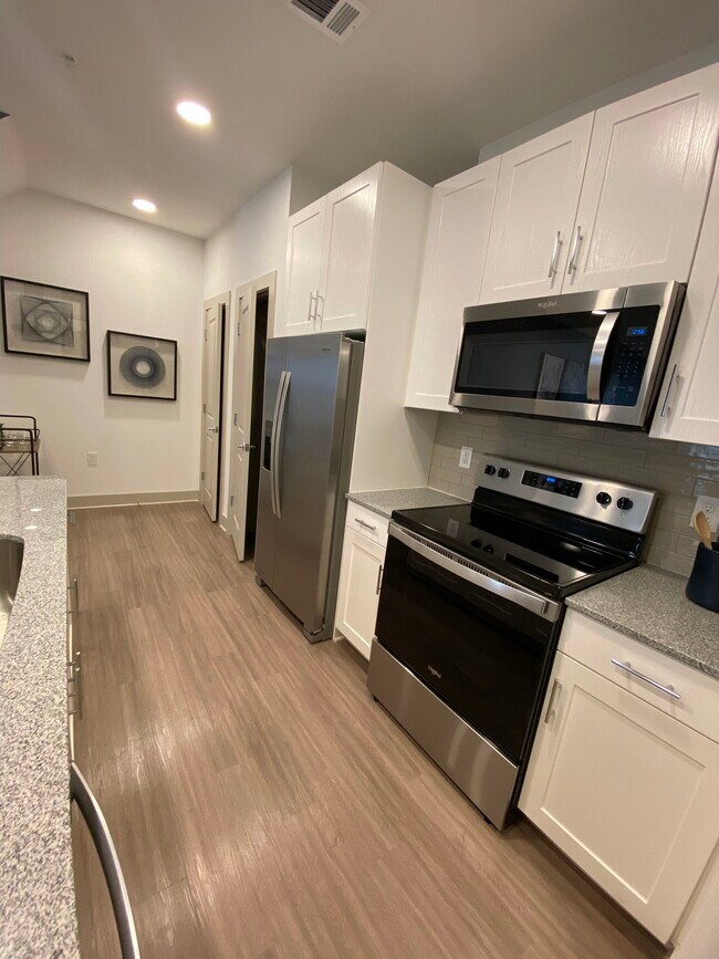 Building Photo - 10221 Whistle Stop Ln