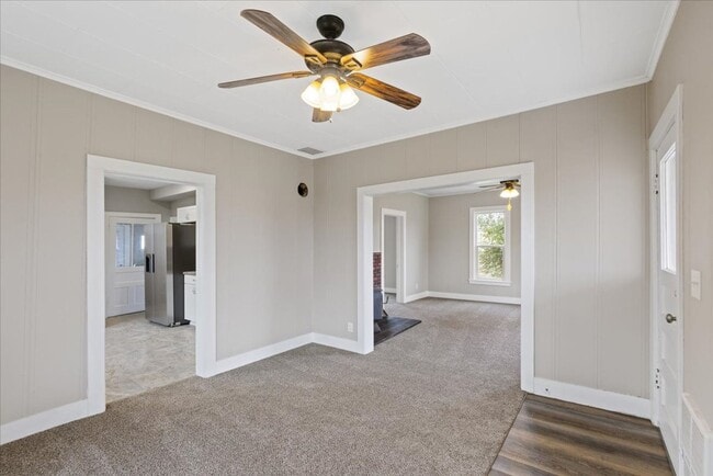 Building Photo - Charming Farmhouse in Fairfield