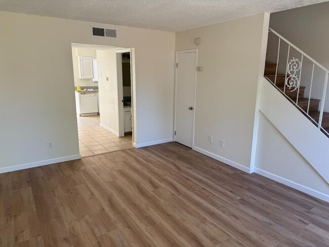 Building Photo - 3318 E Sierra Madre Ave