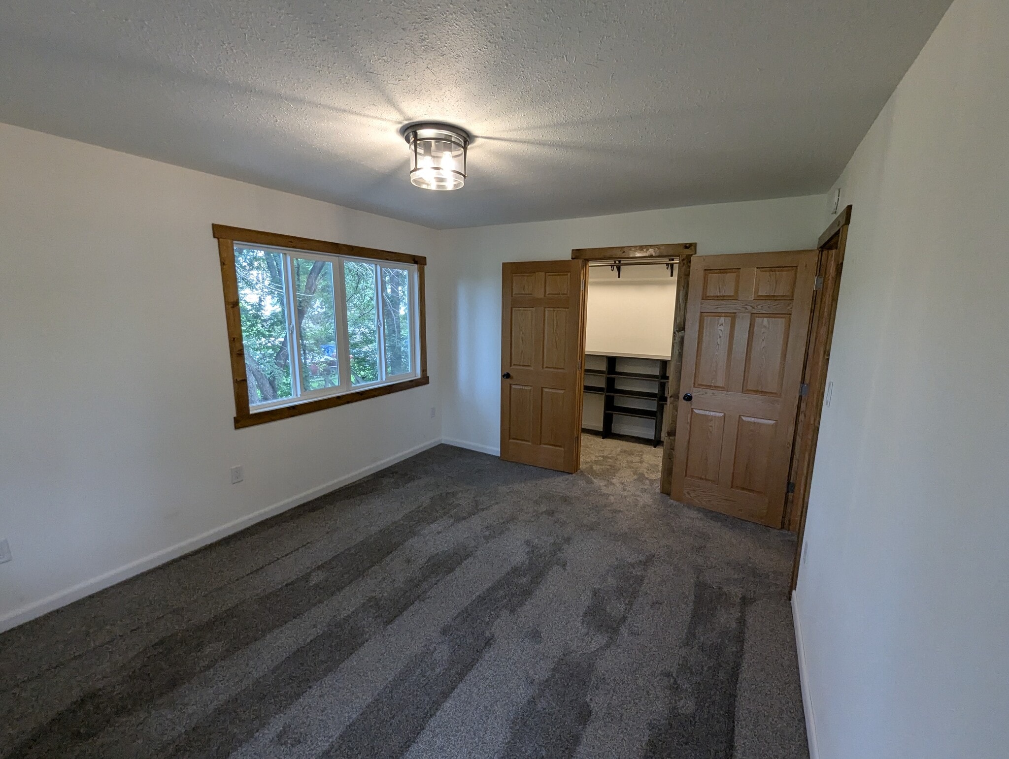 Bedroom - 747 Oak St N