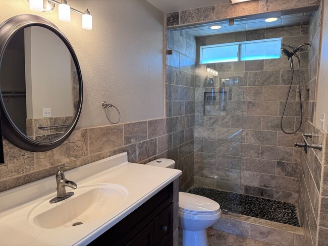 Building Photo - 2 Bedroom 2.5 Bath in the Beautiful City of Corona