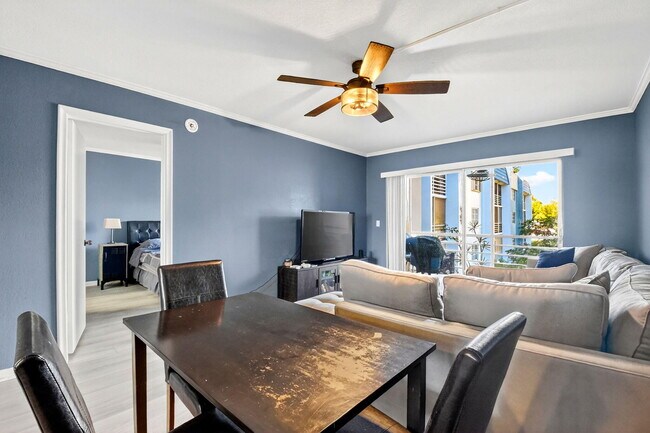 Building Photo - 1630 Embassy Dr