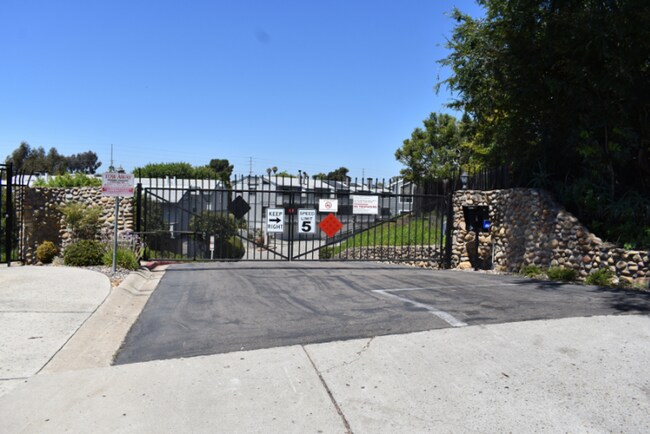 Building Photo - Spacious 2-Bed, 2-Bath Apartment North Park