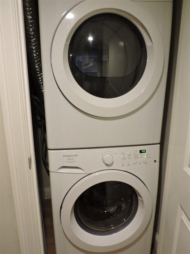 Building Photo - 7 Marney St