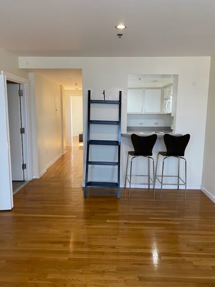 Building Photo - 534 Commonwealth Ave