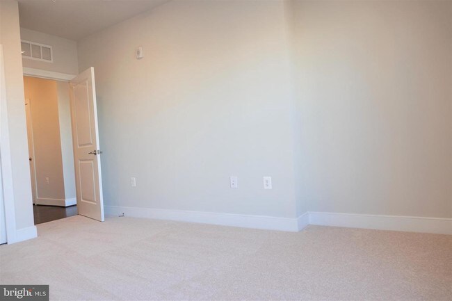 Building Photo - 210 Decoverly Dr